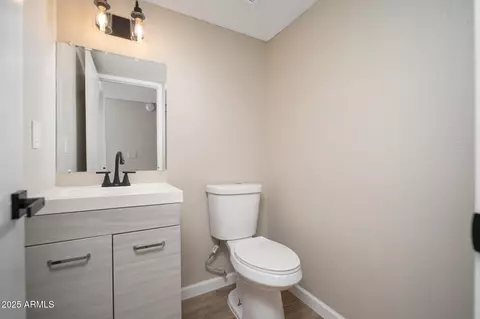 Bath - 421 E Hidalgo Ave, Phoenix, AZ 85040 photo 2 of 2