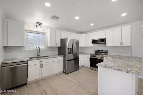 811 E Brown St, Phoenix, AZ 85020 photo 9