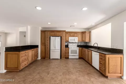 2908 E Michelle Dr, Phoenix, AZ 85032 photo 12