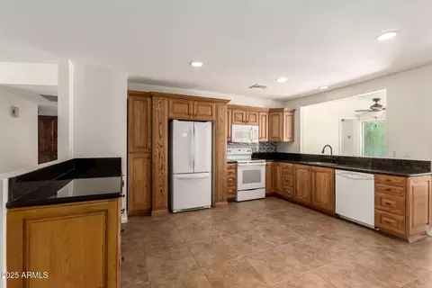 2908 E Michelle Dr, Phoenix, AZ 85032 photo 13