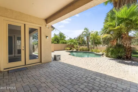 Exterior - 1744 S Colonial Dr, Gilbert, AZ 85295 photo 5 of 7
