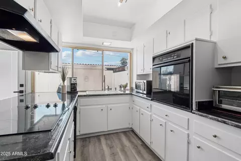 Kitchen - 4606 N 19th --, Phoenix, AZ 85015 photo 2 of 2