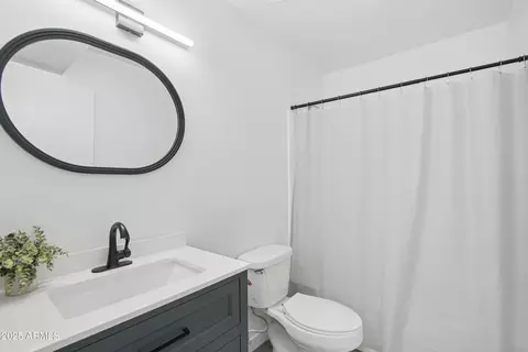 Bath - 4606 N 19th --, Phoenix, AZ 85015 photo 3 of 3