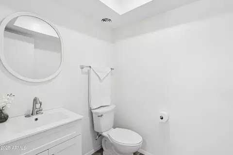 Bath - 4606 N 19th --, Phoenix, AZ 85015 photo 1 of 3