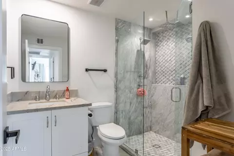 Bath - 3908 E Marilyn Rd, Phoenix, AZ 85032 photo 2 of 6