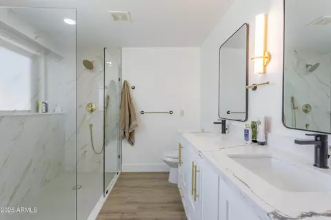 Bath - 3908 E Marilyn Rd, Phoenix, AZ 85032 photo 4 of 6