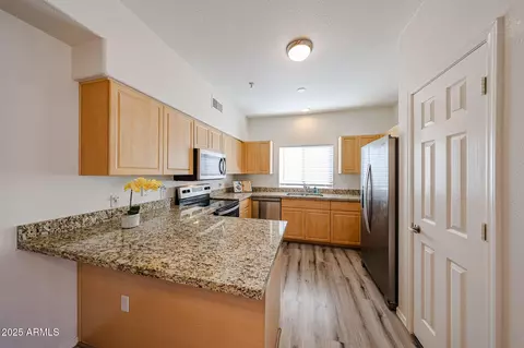 7401 W Arrowhead Clubhouse Dr #2047, Glendale, AZ 85308