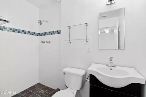 Bath - 2001 W Marshall Ave, Phoenix, AZ 85015 photo 2 of 2