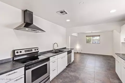 Kitchen - 2001 W Marshall Ave, Phoenix, AZ 85015 photo 3 of 3