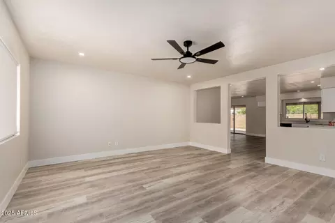 Living - 4311 N 80th Ln, Phoenix, AZ 85033 photo 2 of 4