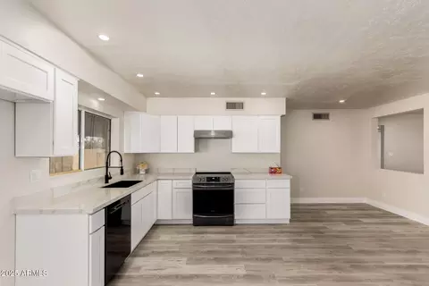 Kitchen - 4311 N 80th Ln, Phoenix, AZ 85033 photo 3 of 3