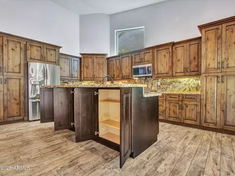 Kitchen - 1331 E Ludlow Dr, Phoenix, AZ 85022 photo 5 of 5