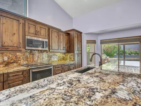 Kitchen - 1331 E Ludlow Dr, Phoenix, AZ 85022 photo 2 of 5