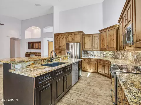 Kitchen - 1331 E Ludlow Dr, Phoenix, AZ 85022 photo 4 of 5