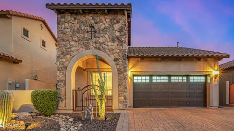 8517 E Indigo St, Mesa, AZ 85207
