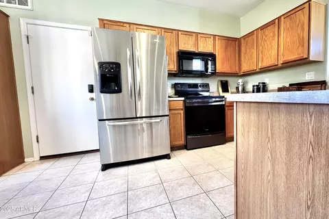 Kitchen - 9325 E Lompoc Ave, Mesa, AZ 85209 photo 4 of 6