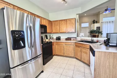 Kitchen - 9325 E Lompoc Ave, Mesa, AZ 85209 photo 3 of 6