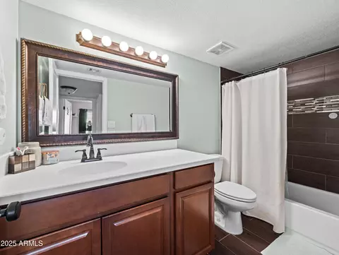 Bath - 4147 W Crocus Dr, Phoenix, AZ 85053 photo 2 of 2