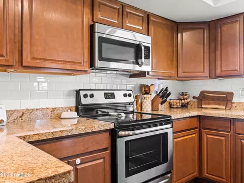 Kitchen - 4147 W Crocus Dr, Phoenix, AZ 85053 photo 2 of 3