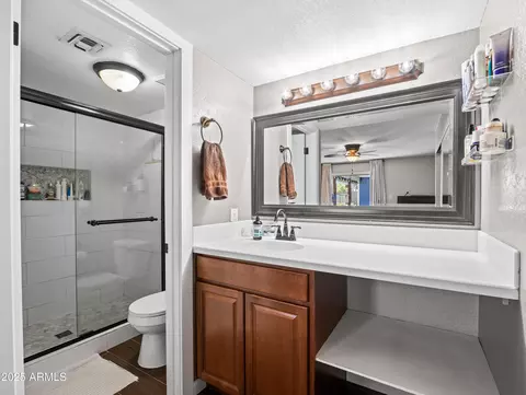 Bath - 4147 W Crocus Dr, Phoenix, AZ 85053 photo 1 of 2
