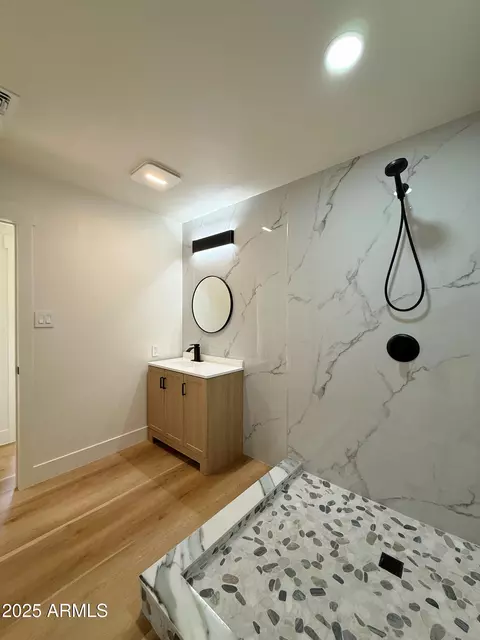 Bath - 4046 N 75th Dr, Phoenix, AZ 85033 photo 3 of 3