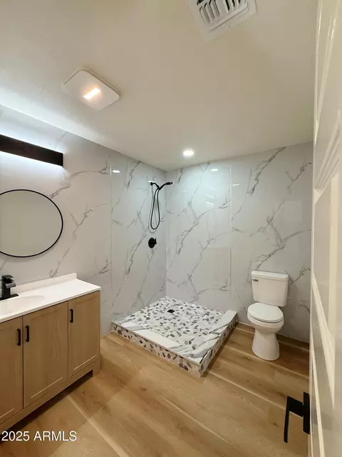 Bath - 4046 N 75th Dr, Phoenix, AZ 85033 photo 2 of 3