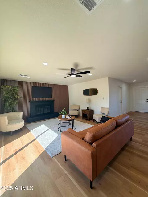 Living - 4046 N 75th Dr, Phoenix, AZ 85033 photo 5 of 5