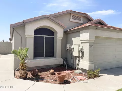 Exterior - 2337 E Pinto Dr, Gilbert, AZ 85296 photo 2 of 5