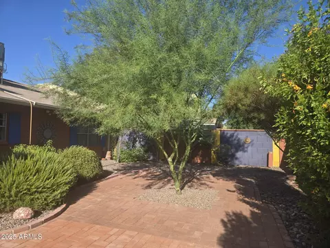 Exterior - 1536 W Glenn Dr, Phoenix, AZ 85021 photo 5 of 7