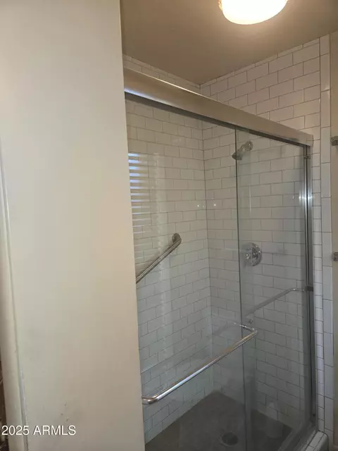 Bath - 1536 W Glenn Dr, Phoenix, AZ 85021 photo 3 of 3