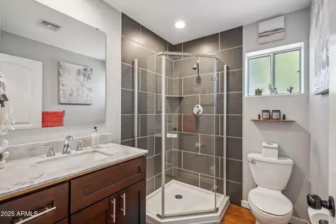 Bath - 1212 Echo Ln, Phoenix, AZ 85020 photo 3 of 3