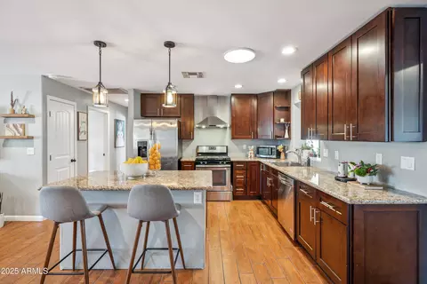 Kitchen - 1212 Echo Ln, Phoenix, AZ 85020 photo 1 of 1