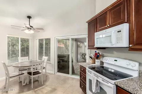 Kitchen - 3831 E Cathedral Rock Dr, Phoenix, AZ 85044 photo 3 of 4