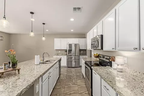 Kitchen - 10061 E Thatcher Ave, Mesa, AZ 85212 photo 2 of 3