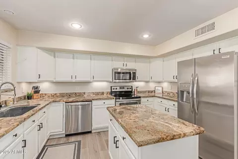 Kitchen - 2302 E Mountain Sky Ave, Phoenix, AZ 85048 photo 3 of 4