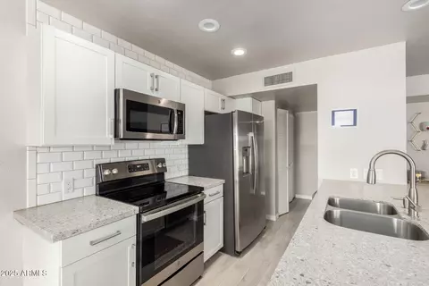 Kitchen - 5621 S Captain Kidd Ct #E, Tempe, AZ 85283 photo 4 of 5
