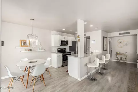 Dining - 5621 S Captain Kidd Ct #E, Tempe, AZ 85283 photo 1 of 2
