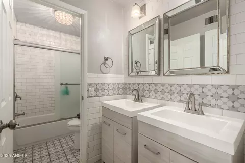Bath - 5621 S Captain Kidd Ct #E, Tempe, AZ 85283 photo 1 of 2