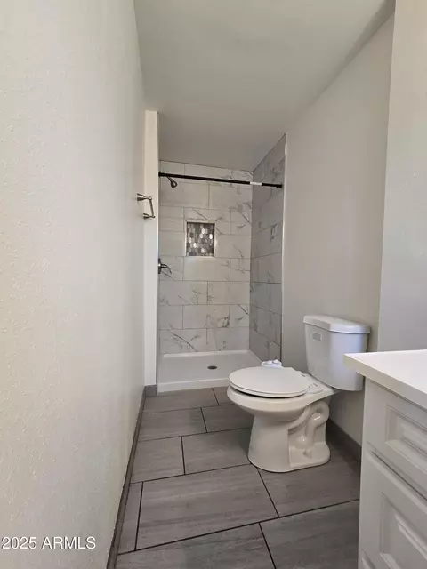 Bath - 2230 E Beverly Ln, Phoenix, AZ 85022 photo 2 of 4