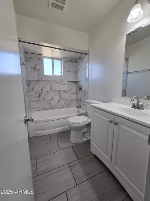 Bath - 2230 E Beverly Ln, Phoenix, AZ 85022 photo 4 of 4