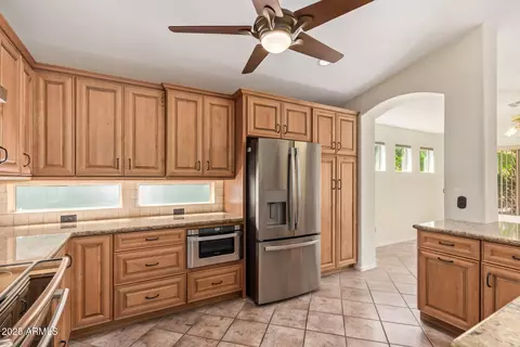 Kitchen - 1102 E Jasper Dr, Gilbert, AZ 85296 photo 4 of 5