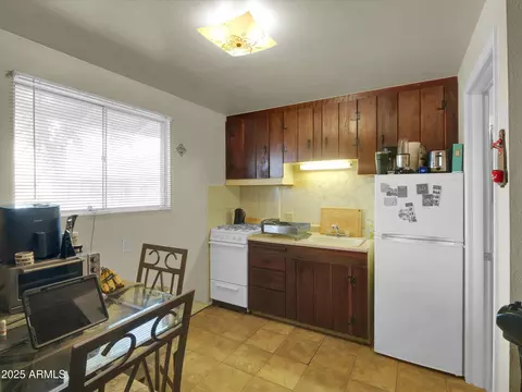 Kitchen - 733 E Hatcher Rd, Phoenix, AZ 85020 photo 4 of 4