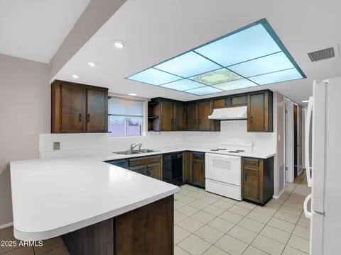 Kitchen - 733 E Hatcher Rd, Phoenix, AZ 85020 photo 1 of 4