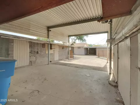 Exterior - 733 E Hatcher Rd, Phoenix, AZ 85020 photo 10 of 14