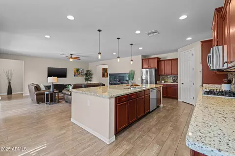 Kitchen - 10510 E Sheffield Dr, Mesa, AZ 85212 photo 4 of 5