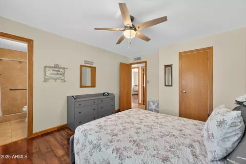 Bedroom - 2513 E Manhatton Dr, Tempe, AZ 85282 photo 2 of 5