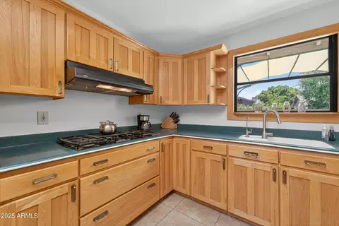 Kitchen - 2513 E Manhatton Dr, Tempe, AZ 85282 photo 3 of 5