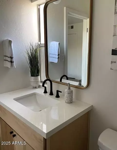 Bath - 719-733 E Marlette Ave, Phoenix, AZ 85014 photo 1 of 1