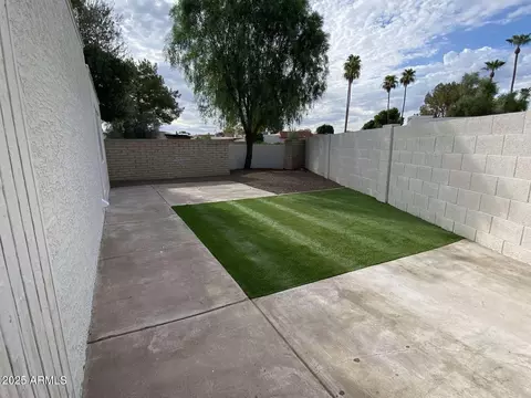 851 E Michelle Dr, Phoenix, AZ 85022 photo 2