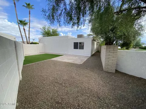 851 E Michelle Dr, Phoenix, AZ 85022 photo 3